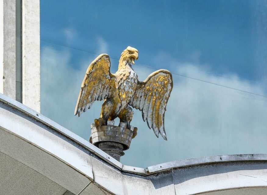 An image of a statue of an eagle